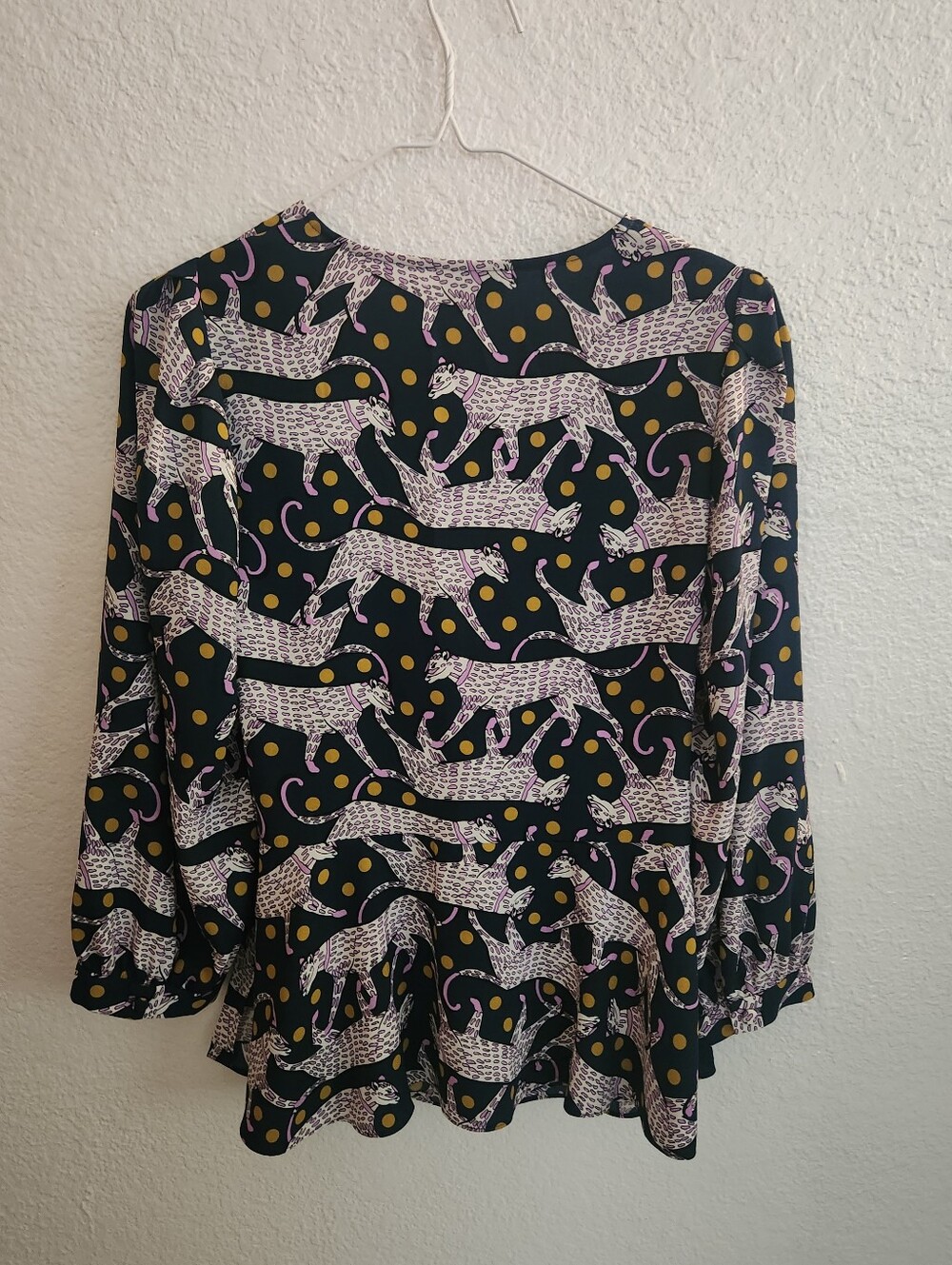 Kate Spade Panther Wrap Blouse. Size 4 - Picture 7 of 7